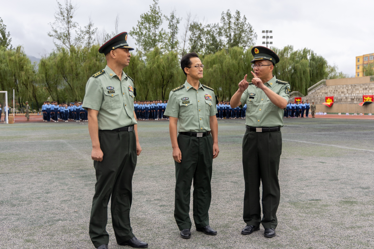 西安明德理工学院军训特辑 英模老兵亲临现场宣讲 军事机构领导来校督察